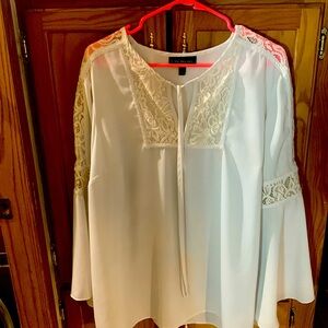 Beautiful cream blouse with lace trim •like new•
